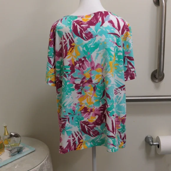 Coral Bay NWOT XL tropical tee, cotton/spandex, key hole detail, short sleeves - Picture 3 of 4
